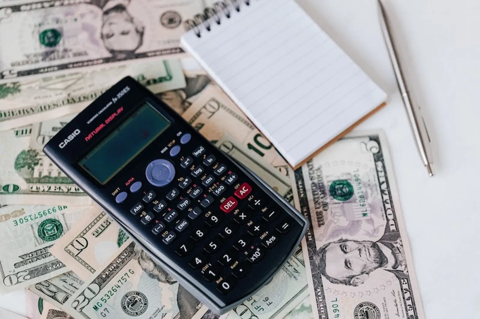 arbitrage traders take advantage of short-term price fluctuations