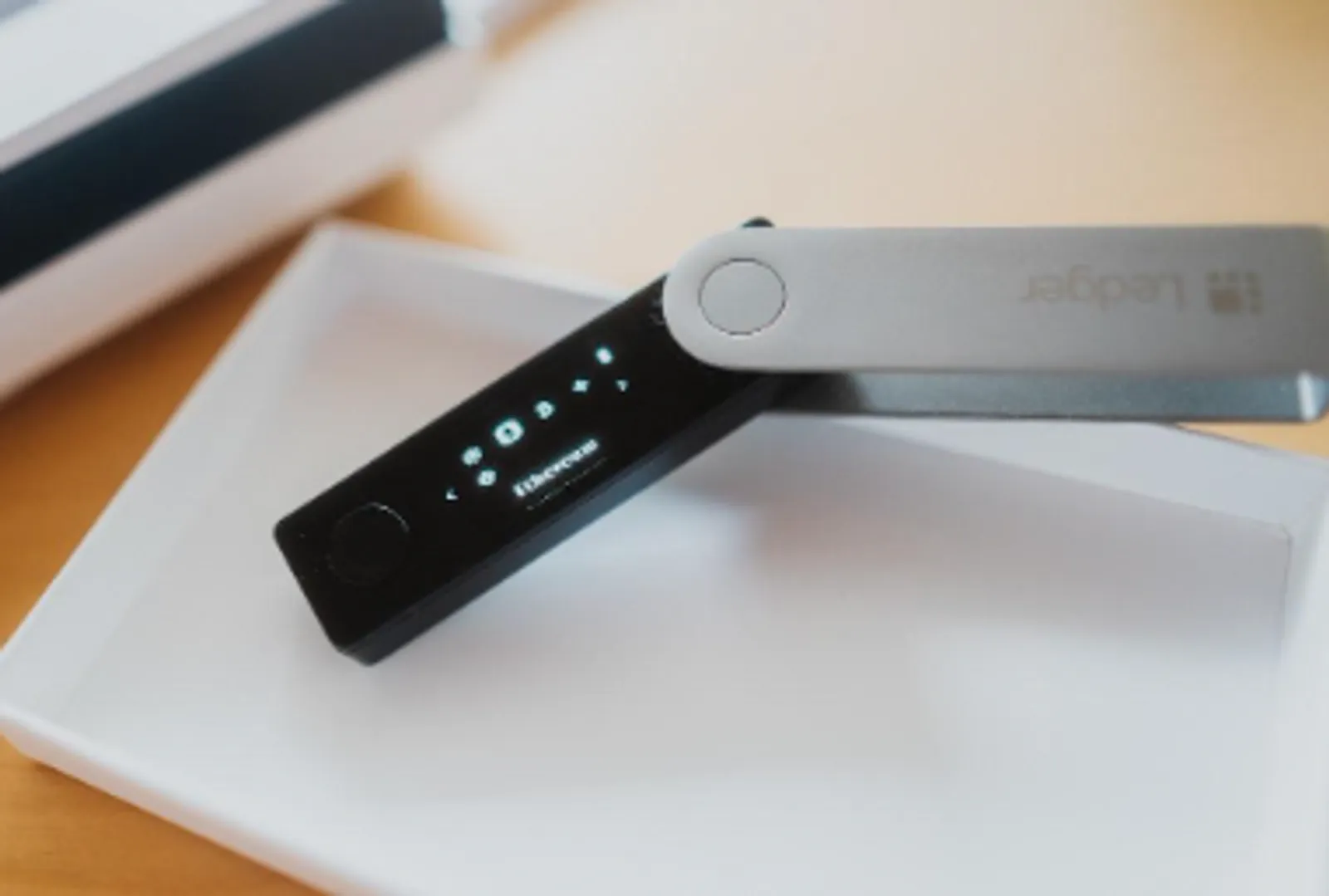 Hardware crypto wallet