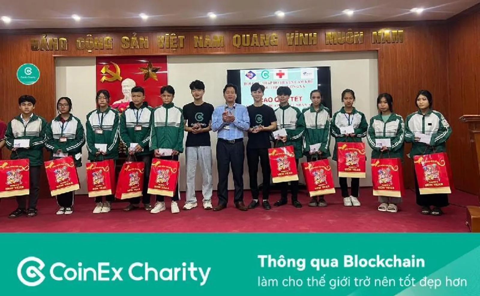Sự kiện tặng quà của CoinEx Charity tại Việt Nam