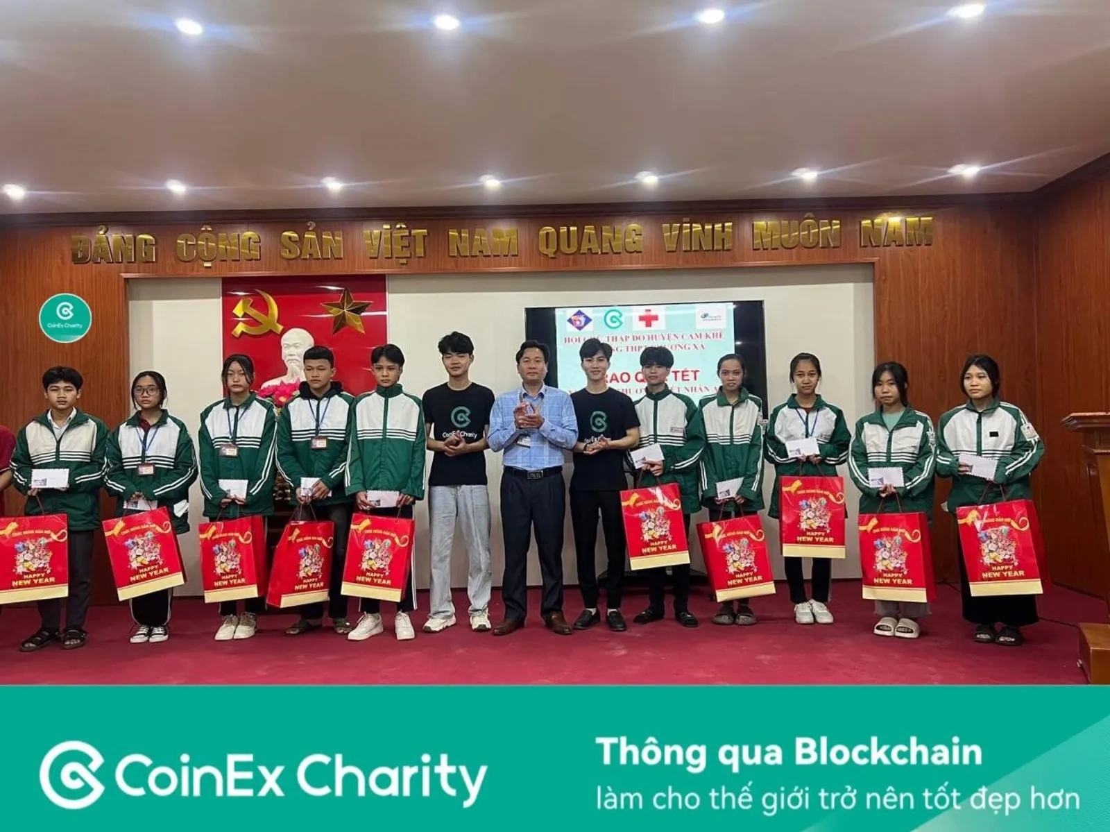 Благодарственное письмо от средней школы Phuong Xa: вклад CoinEx Charity в улучшение условий образования