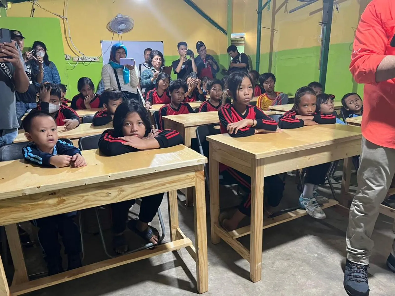 꿈을 이루기 위한 보조금 네 번째 목적지: CoinEx Charity가 인도네시아의 소외계층 학생들을 후원하여 글로벌 교육을 강화 - image 2