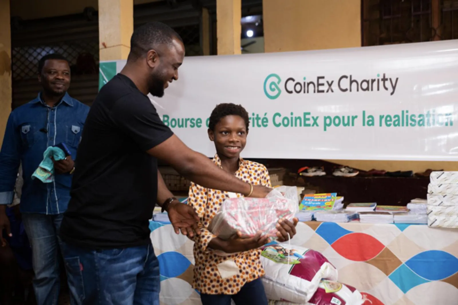 CROMATICAM孤児院でのCoinExチャリティ