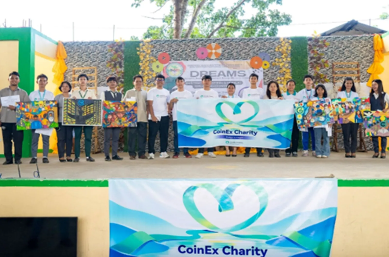 فعالية "جدار الأحلام" من CoinEx Charity تُلهم الطلاب في الفلبين - image 2
