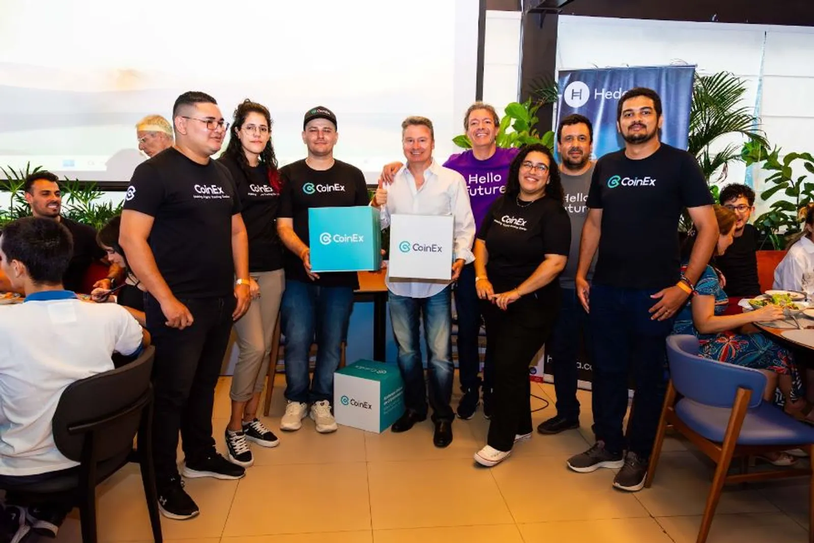 CoinEx e Hedera