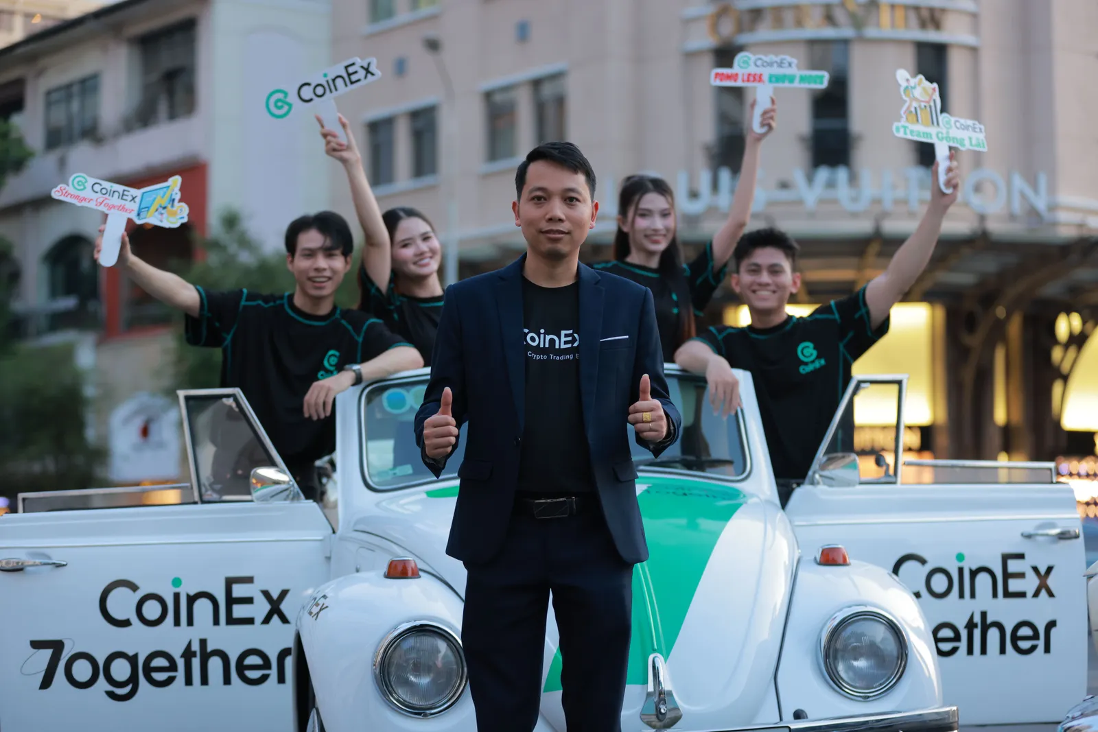 CoinEx’s 7th Anniversary: Sparking Energy with Vintage Car Show in Vietnam - image 4