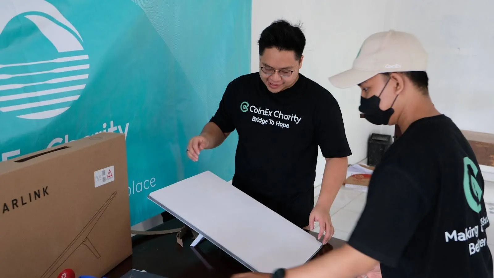 CoinEx Global, 수카막무르 및 수카자야 마을에서 자선 스타링크 프로그램을 통해 CSR 약속을 이행합니다.